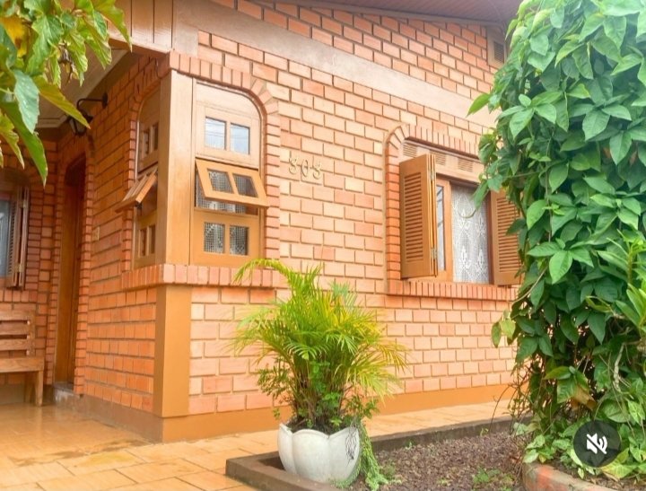 CASA + SALA COMERCIAL EM NÃO-ME-TOQUE